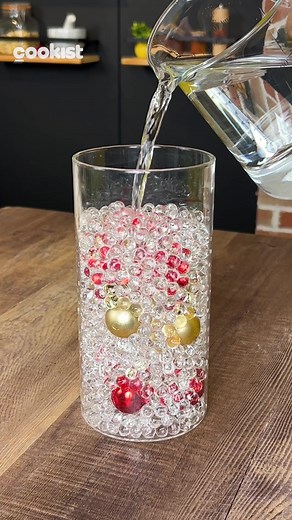 1.5M views · 16K reactions | Here's an easy and cheap DIY project perfect for a holiday table centerpiece or a wedding! The final result is incredible ❤ | Cookist Wow | Facebook