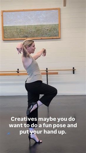 Leah Hamilton | Model & Talent Development | Stylist on Instagram: "In this exercise, we use a runway routine to help models warm-up for the camera and more natural photo movement performances. We stress that a key factor to strong movement in front of the camera comes down to making bold choices and not being afraid to “take up space”. Often when we are nervous on stage or in front of the camera, we make ourselves smaller which also shrinks the impact of our performance. Using a runway routine 