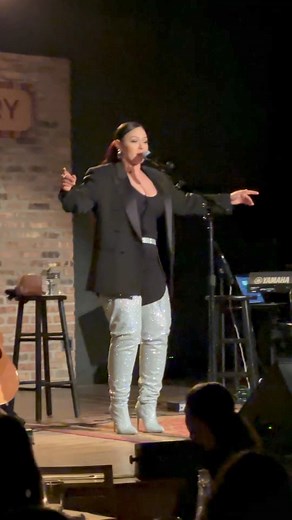 12K views · 375 reactions | The LOVE & VIBES were REAL 﫶 Thank You Chicago  St. Louis, y’all ready? #TheUnpluggedTour  | Elle Varner | Facebook