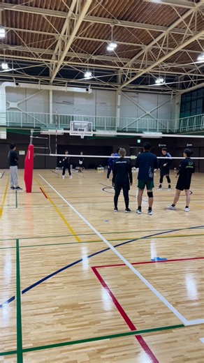 長谷川商店。 on Instagram: "1月5日練習試合 KYN様 モルテン5号級とJMVAボールでの練習試合をしていただきました！ KYNの皆様のおかげで非常に楽しく、実りある練習試合になりました！ ありがとうございました😊 🏐 メンバー募集！🏐 私たちのチームは「一生懸命楽しむ」をモットーにお互いを尊重し高め合うことを大切にしています。 大会やリーグ戦に積極的に出場し、自チーム主催の大会も開催するなど、常に挑戦の場を作っています。 飲み会などもあり、みんな楽しく交流しています！ ✅ 実戦で活躍したい方 ✅ もっと成長したい方 ✅ 仲間と切磋琢磨したい方 ✅飲み会大好きな方 経験者の方を求めてます！ 一緒に熱く！熱く！熱く！楽しくプレーしませんか！？ まずは、体験からぜひ！ お気軽にお問い合わせください！ #長谷川商店。 #バレー #バレーボール #混合バレー #メンバー募集 長谷川杯 混合バレーボール 男女混合バレーボール volleyball 福岡バレーボール 糸島バレーボール 6人制バレー 9人制バレー 男女混合6人制バレー 男女混合9人制バレー"