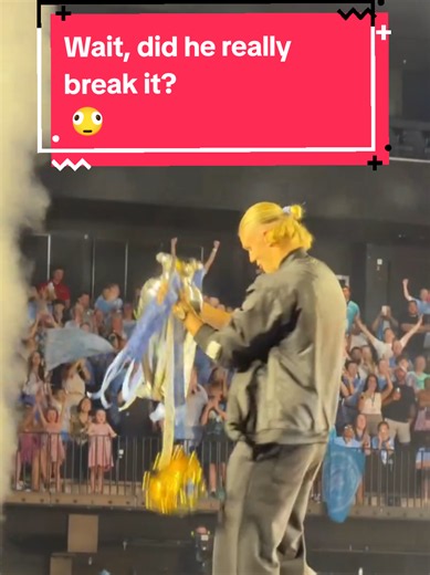 Everyone was stressing out thinking @Erling Haaland broke the trophy, but the Viking just claimed his throne! 😂 Was this planned or totally random? Let me know in the comments! 👇 #haaland #mancity #premierleague #haalandrevenge #kinghaaland