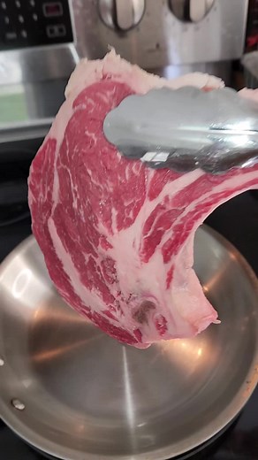 The Perfect Reverse Sear Method for Cooking Steak on a Stainless Steel Pan