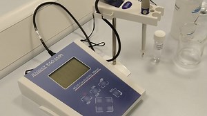 Measuring conductivity