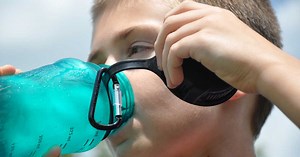 Comment purifier l’eau avec du charbon de bois en pleine nature ?