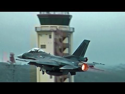 240万回再生!!! 超低空！ど迫力！バーナー全開でバイバイ！横田基地友好祭 F-2 帰投