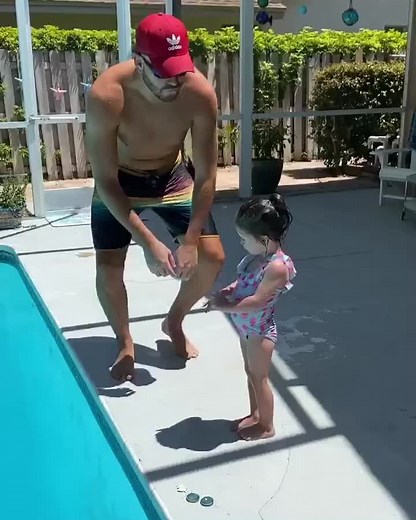 What’s the most important drill practice I practice with my students? Simply and literally repeating “What do you do if you fall in the pool? Turn around and get back to the wall.” Over and over and over until they start saying it in their sleep. Practice makes perfect, at any age! 🧜‍♀️🫶 #swimlessons #privateswimlessons #learntoswim #swimminglessons #survivalswim #survivalswimlessons #childcare #childpsychology #watersafety #smallbusiness #smallbusinessowner #proudteacher #fyp #foryou #foryoup