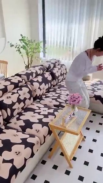 Try this universal sofa cover, easy to replace, full coverage without missing corners, one