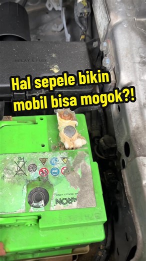 jangan lupa cek kepala aki kendaraan kalian ✌🏻✌🏻 . . #tutorial #innova #innovareborn #innovadiesel #innovabensin #innova1tr #innova2kd #aki #akisoakbosss #amaron