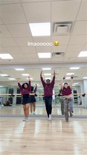 STINGERS 🐝 on Instagram: "we tried 💀💀 Anyways… school starts next week for #scad students are yall excited? bc we are!!! 😝🙂‍↕️🥳 #reels @ashaun.ig @w.i.l.l.ow._8.2_ @olivia.doc_"