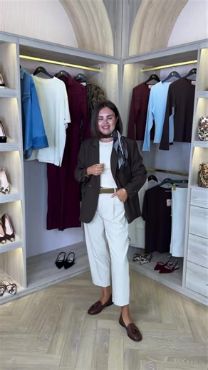 The Brown Blazer!🤍 The Laura blazer in brown has officially landed 🤎 That rich chocolate tone, finished with tortoise shell buttons and the signature XO sleeve detail… tailored, timeless, and made to elevate every outfit. Shop Here👉🏼 https://walkinwardrobeonline.com/collections/the-new-love-laura-blazer-collection Love Laura Xo | The Walk In Wardrobe Online