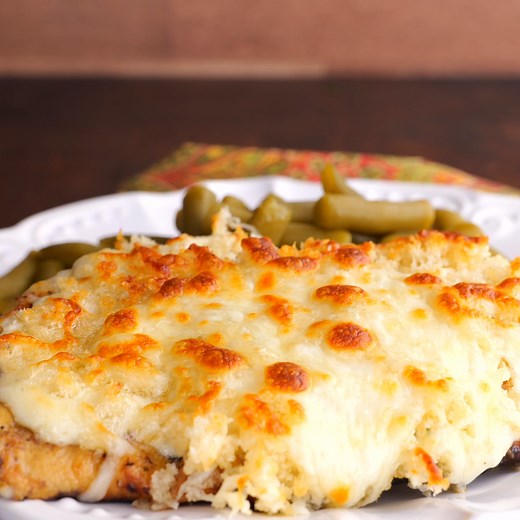 FULL RECIPE: https://www.plainchicken.com/garlic-parmesan-crusted-chicken/ Longhorn Parmesan Crusted Chicken – copycat recipe from Longhorn Steakhouse. Grilled chicken topped with a creamy Ranch sauce and parmesan crumb topping. I made this last night and it is AMAZING! Tastes just like the restaurant. | Plain Chicken
