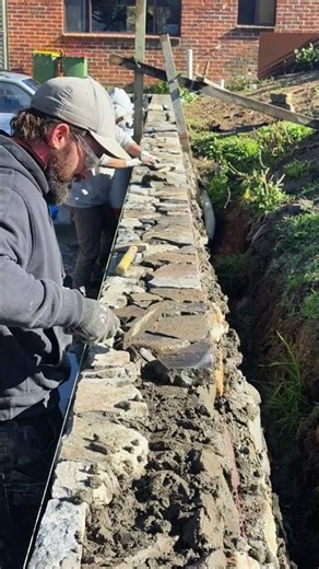 Finishing a stone wall #stonemason