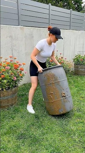 Creative Recycled Dog House: Plastic Bottle Roof DIY