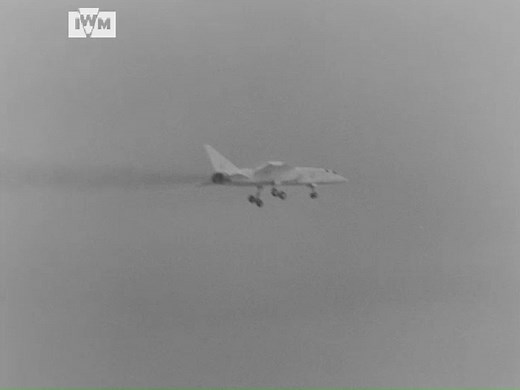 A BAC TSR-2 filmed in flight, 1965. Envisioned as an aircraft capable of supersonic speeds, low-level performance and carrying a nuclear weapon, development was ultimately cancelled in 1965. Watch our video on the story of the TSR-2 here: https://bit.ly/4dH4fti Film: IWM DEC 6 | Imperial War Museum London