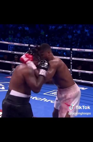 When AJ sits down on a punch, the whole division feels it 😮‍💨🔥 One mistake and it’s GOODNIGHT. #AnthonyJoshua #Boxing #boxinglife #KnockoutPower #BoxingCommunity