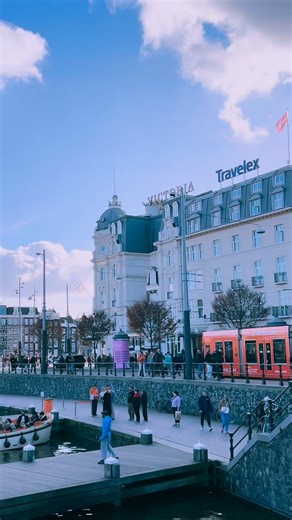 Sunny weather today in Amsterdam, but cold. | Thisis Thenetherlands