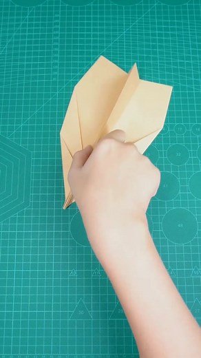 the Phenix, smooth and well-targeted #papercraft #tutorial #howto #paperplanechallenge