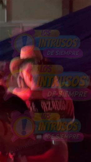 ¡Escándalo! 🔥 Gabriela Oviedo a los besos en carnaval ¿Pablo Fernández? 😲 Al menos eso dicen quienes estaban presentes 👀 Pero si fue así, la conductora de noticias no habría dejado pasar la oportunidad 💣 "Me cag@ mierd&" decía la conductora en plena situación romántica 🌶️⏰ | Los Intrusos de Siempre