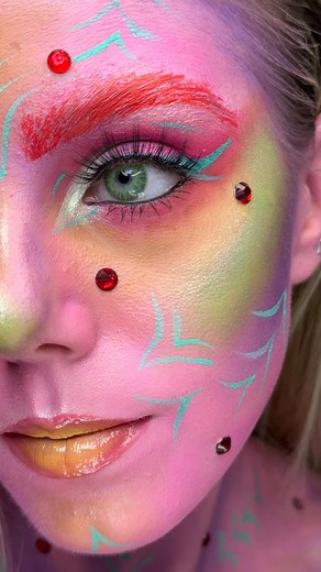 Random colour generator chooses my makeup 🎨IB: @runscay - #randomcolourmakeup #colourfulmakeup #avantgardemakeup #creativemakeup #experimentalmakeup #makeuptransformation | Leahcomptonn