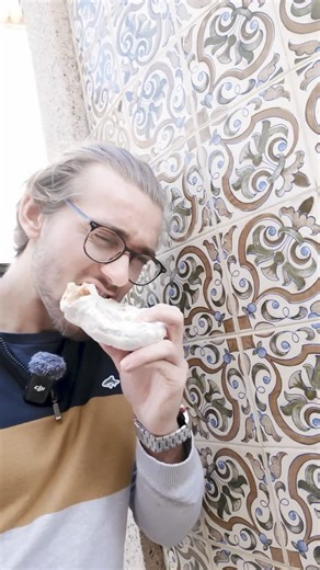 Universidade de Aveiro on Instagram: "Em Aveiro já chovem cavacas! Faz uma pausa no estudo e diverte-te nas festas de São Gonçalinho. Aproveita e pede ao santo para passares àquela cadeira difícil, pode ser que dê uma ajuda 😌 Hoje o lançamento de cavacas dura até à 00:00. Leva luvas e capacete. 🪖"