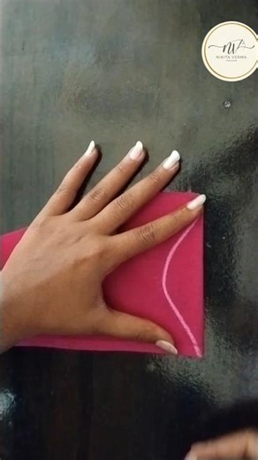 क्या आपने भी बिना मेजरमेंट से सिलाई की है?🤔👌 #fashion #blousedesign #silaisikhe #youtubeshorts