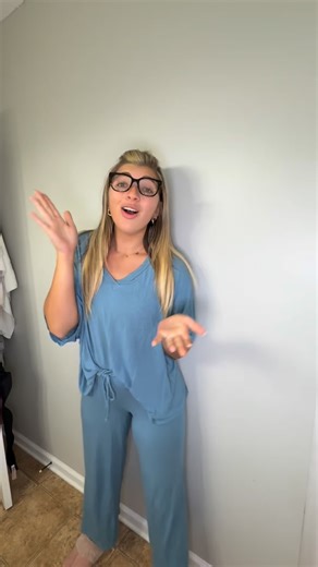 Throwback to when I TRIED to start packing a few weeks ago🤣😩 Slade is a little parrot, he REPEATS EVERYTHING🦜🤫 | Mrs.HannahLong