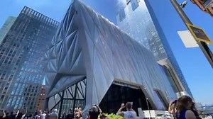 And just like that The McCourt at The Shed is now outside! Check out their Open Call series showcasing emerging NYC artists throughout the summer. 📷 @brickplate (IG) | Hudson Yards New York