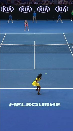 Serena Williams hits PERFECT forehand! 🤩
