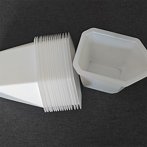 [Hot Item] Lab Instrument Laboratory Equipment 137 X 87X 100 mm Disposable White Laboratory Supply PS Weigh Vessel Plastic Weighing Boat