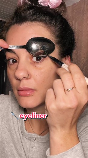 Creative Eyeliner Hacks: Master the Spoon Eyeliner Trick!