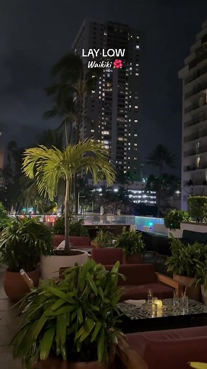 lay low-the hideout📍the perfect downtown restaurant in waikiki! The ambiance, the food cute drinks were unmatched 🤌🏼💕#laylow #laylowwaikiki #thehideouthawaii #waikiki #downtownwaikiki