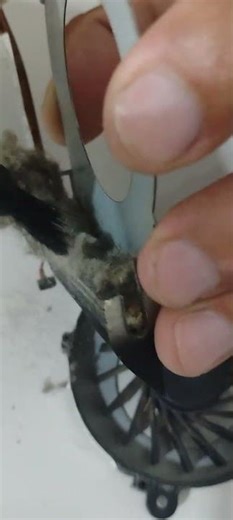 Cleaning the cooler on an HP Pavilion G4 Core i3 laptop - lots of dirt #notebook #maintenance #cl...