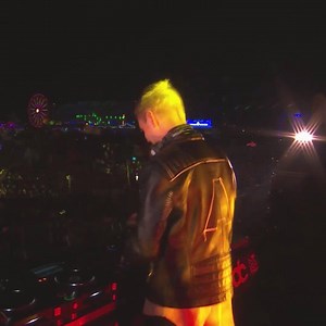 19K views · 1.6K reactions | Electric Daisy Carnival didn't know what had landed when Armin van Buuren dropped the remixes of 'Turn It Up'! Listen now to the madness here: ARMD1467R.lnk.to/TIURFO | A State Of Trance | Facebook