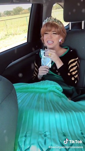 Disney Frozen Elsa and Anna Costume Carpool Karaoke in Louisiana