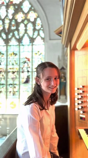 🎵From the choir stalls to the organ loft 🎹 One of our Head Choristers is preparing for her first solo organ recital at Little St Mary’s in Cambridge - Wednesday 4 June at 1pm. Free entry 🎟️ At St John’s, Choristers receive a world-class musical education, including instrumental tuition alongside their choral training. Well done, Amelia 👏 #choral #choralmusic #singing #voices #classical #classicalmusic #vocal #choir #cambridge #sjcc #thisisjohns #chorister #stanford #church | The Choir of St 