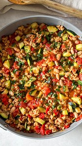 This easy Turkey, Zucchini & White Bean Skillet Dinner is a 30-minute meal for busy weeknights when you want something as healthy as it is delicious.👌🏻It’s so flavorful and loaded with nutrition like dietary fiber for gut health, high-quality protein for hormone health, and antioxidant-rich vegetables. Most importantly, it’s super easy to make and comes together in one pan for easy clean up. Full recipe below👇🏼 grab it here: https://mallorythedietitian.com/turkey-zucchini-skillet/ Ingredient