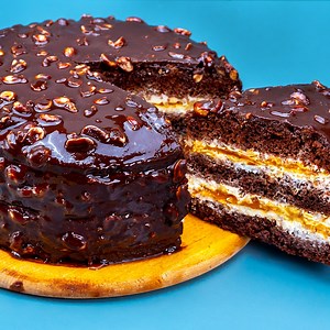 26K views · 552 reactions | All my friends cook Snickers cake at...