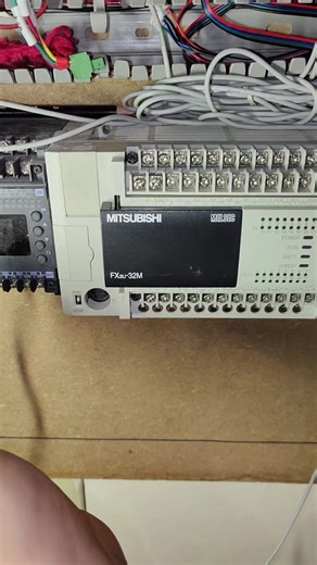 #PLC #Mecatronica #Mitsubishi Cómo conectar sensor NPN a Plc Mitsubishi Fx3u-32m