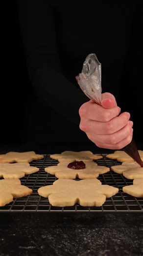 Christmas Linzer Cookies 🍪🎄 #cookies #christmascookies #recommended
