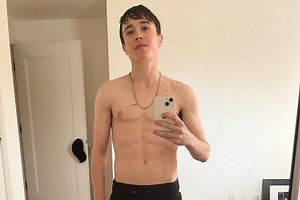 Elliot Page goes SHIRTLESS in new mirror selfie