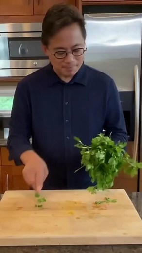 20K views · 561 reactions | Parsley has a clean and peppery taste - with a touch of earthiness. It’s a great addition to your meals for flavor, color, and a powerful antioxidant called apigenin. From rosemary to thyme to red pepper flakes, there are a variety of disease-fighting herbs to spice up your meals. Which ones are your favorites? | Dr. William Li | Facebook