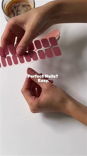 Perfect manicure | Nails for busy people on the go. - Only takes 15 minutes to apply - Stays put for up to 3 weeks - Premium gel & salon-like quality Discover all designs at abstractnaildrops.com | Abstract Nail Drops