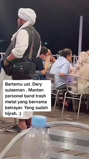 Bertemu artis band metal yang sudah hijrah. Ust. Dery sulaeman di palembang. #jakartaislamicschool #boardingschool #viral #fyp #hijrah #jibbs #jigsc #thanksfollower #followme #metal #islamituindah #tvqta