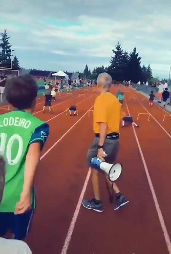 Watch any one of these kids and it's a new laugh. 😂 😂 😂 (🎥: Twitter/QuickestTempa) | theScore