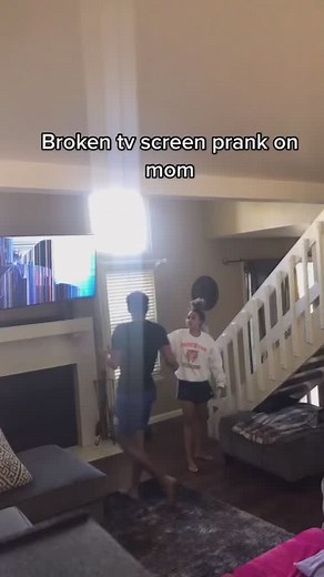 93K views · 923 reactions | They made Mom think the TV was broken! #Pranks #Prank #FunnyVideos Want ot be Featured? Message us your Funny Videos! | Funny Videos | Facebook