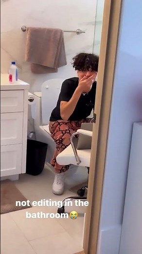 larray editing in the bathroom | instagram story 12/2/2021