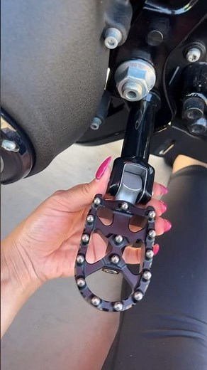 Installing Flo foot pegs 🤙🏼 #bikelife #motorcycle #harleydavidson