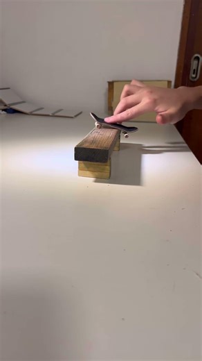 Flips to board slides… #fingerboard #fingerboarding #techdeck