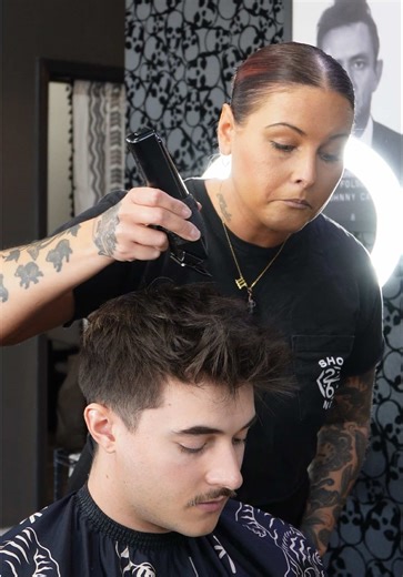 👉 LINK IN BIO TO BOOK! ✂️ #cincinnatibarber #cincinnatisalon #menssalon