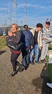 Reprezentanții clasei 10C, liceului Leonida, împreună cu d na diriginta... DE CRĂCIUN, FII MAI BUN! | Mona Semeniuc